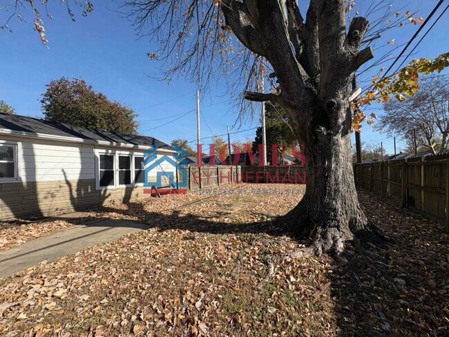 Building Photo - Three Bedroom House | Fenced Yard | Norths...