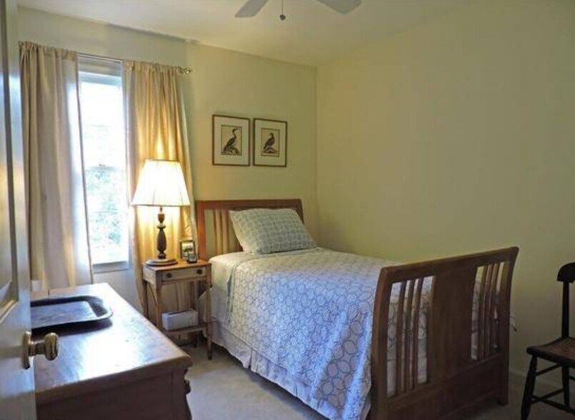 Building Photo - 956 Huntwood Ln