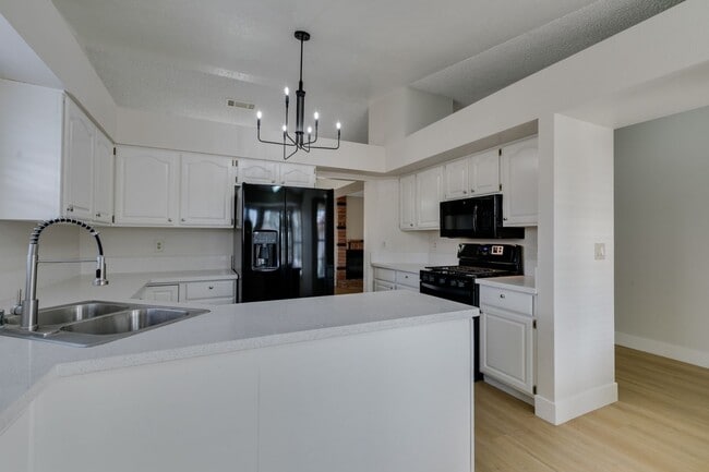 Building Photo - Charming Green Valley Single-Story Home wi...