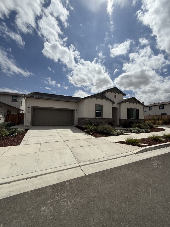 Building Photo - 8190 Lamplight Dr