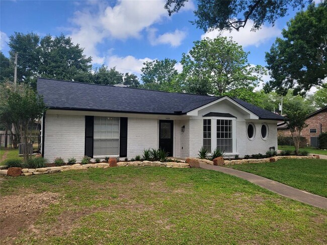 Building Photo - 1409 Drexel Dr