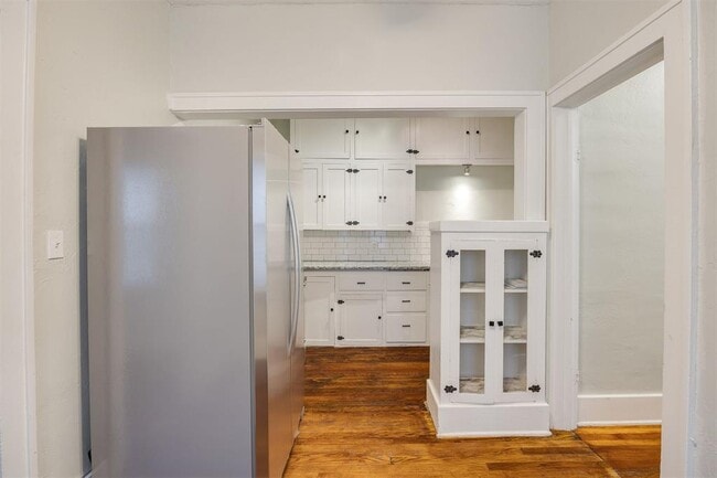 Building Photo - 2611 N Shartel Ave