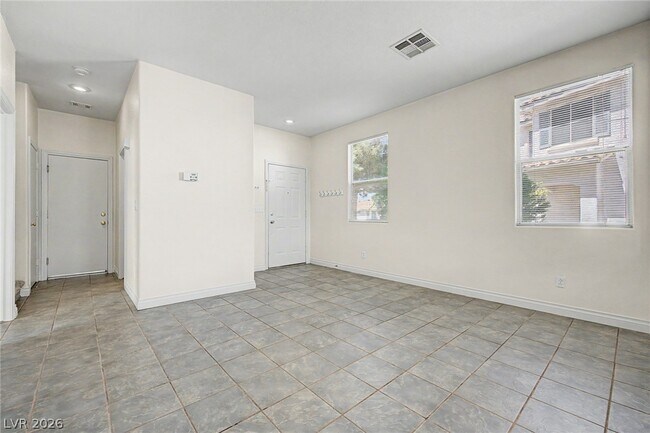 Building Photo - 2392 Predera Ave