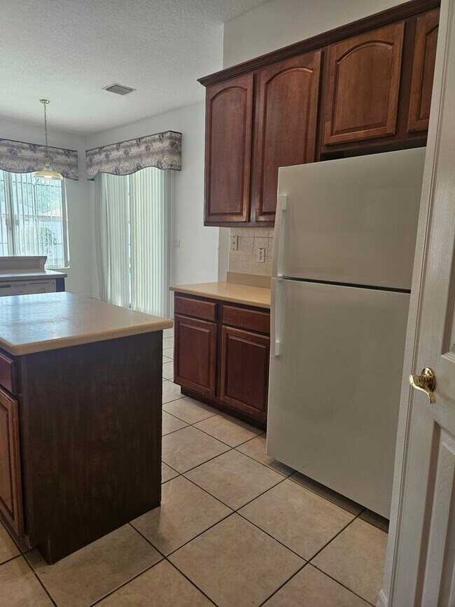 Building Photo - 4 BEDROOM 3 FULL BATH HOME WITH A SCREENED IN POOL IN THE BEAUTIFUL PALM COAST