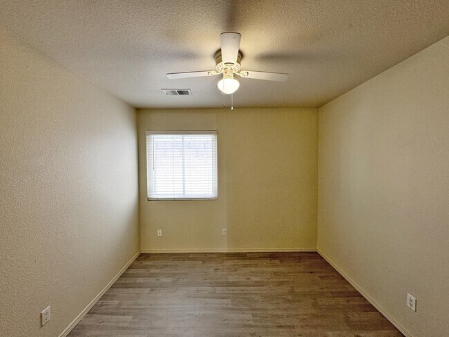 Building Photo - 7152 Elk Creek Rd NE