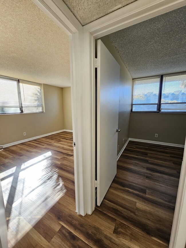 Building Photo - 1950 N Congress Ave