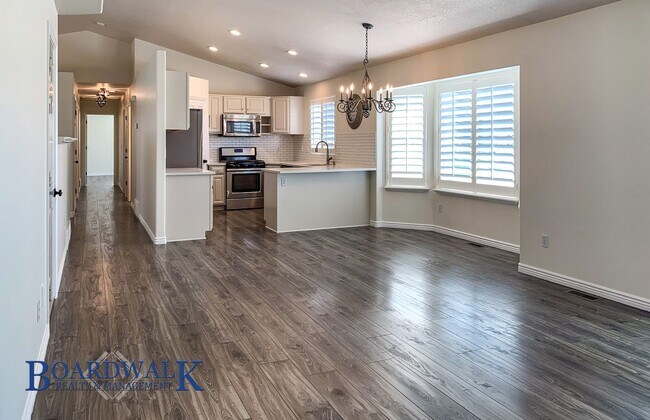 Building Photo - Modern Living Meets Mountain Lifestyle in Sandy