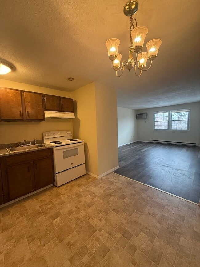 Building Photo - 39 Dinan Dr