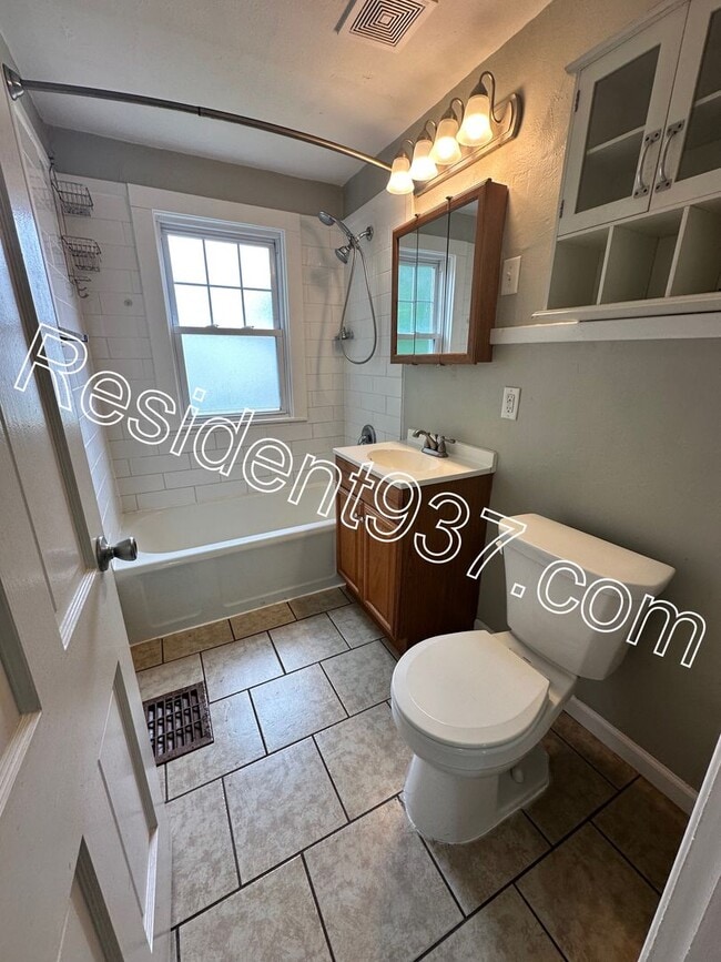 Building Photo - 2 Bed 1 bath home
