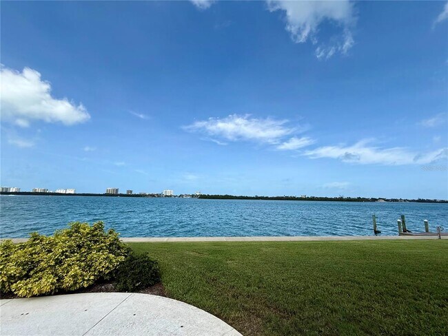 Building Photo - 376 W Royal Flamingo Dr
