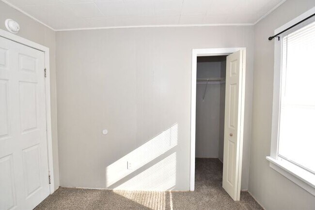 Building Photo - Mishawaka North-east 2 bedroom and 1 bath home on a large lot