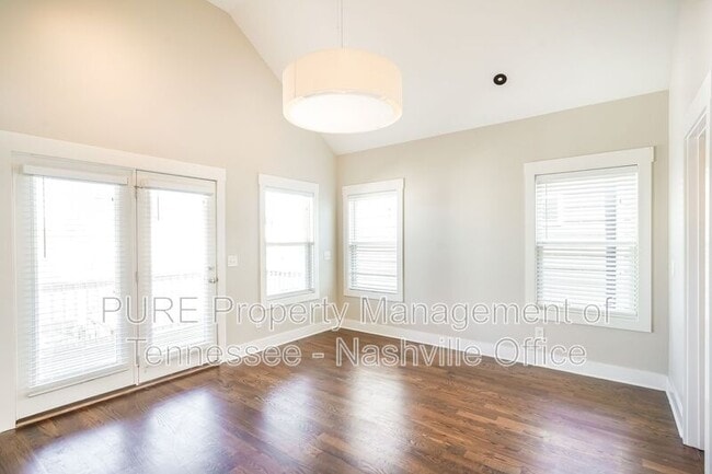 Building Photo - 906 Southside Pl