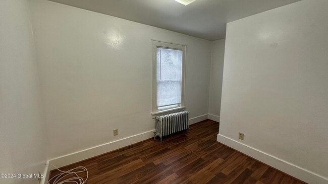 Building Photo - 46 Circular St