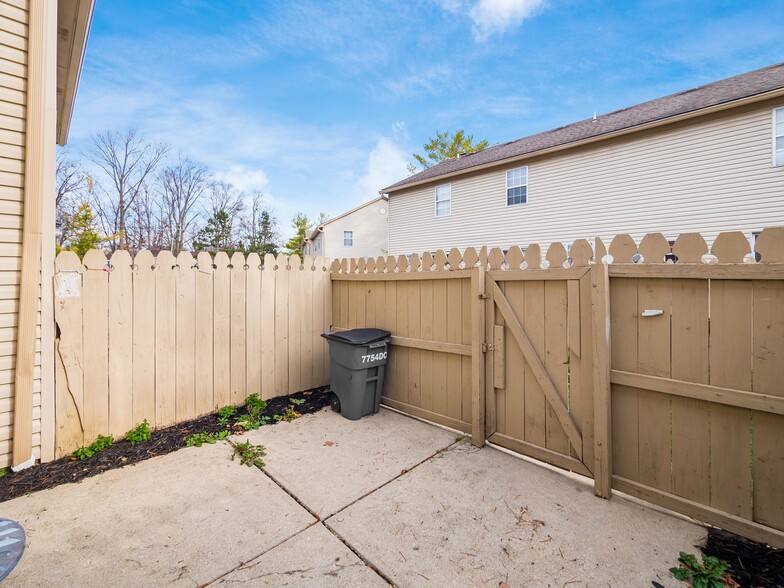 Building Photo - 7754 Deercrest Ct