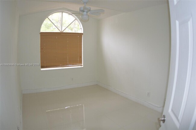 Building Photo - 10630 SW 157th Ct