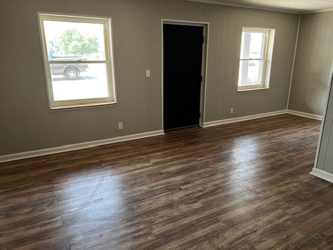 Building Photo - Maryville 37803 - COMING SOON! Available J...