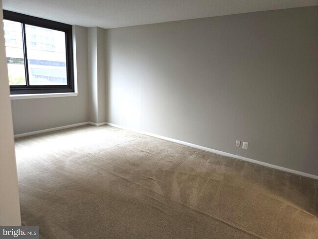 Building Photo - 5501 Seminary Rd