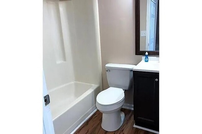 Building Photo - 406 Strathaven Ct