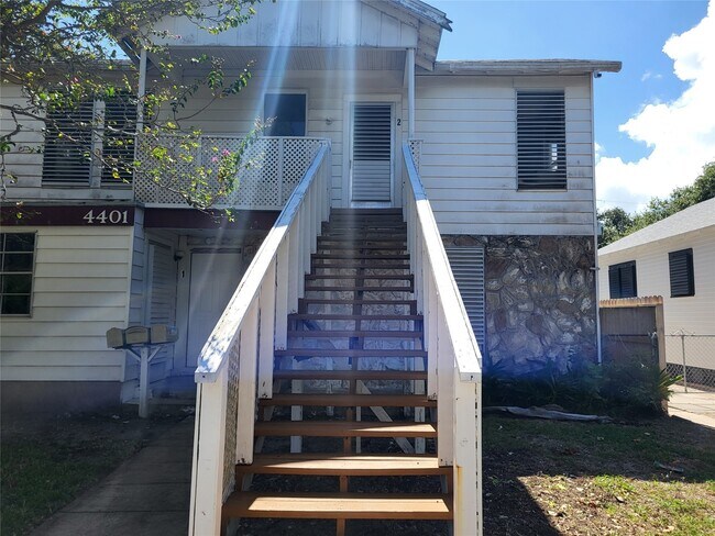 Primary Photo - 4401 Ave Q 1/2