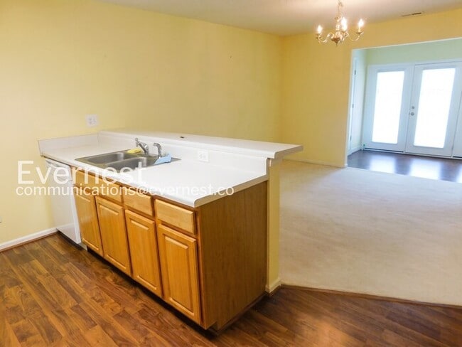 Building Photo - 702 Westgate Cir