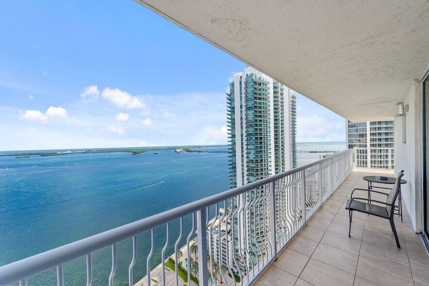 Building Photo - 1200 Brickell Bay Dr