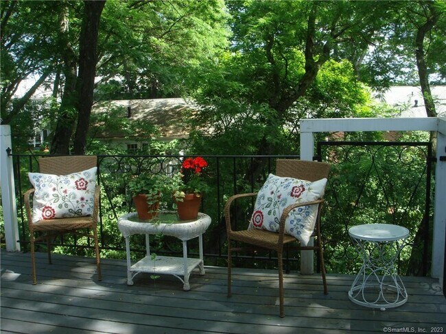 Building Photo - 245 Unquowa Rd