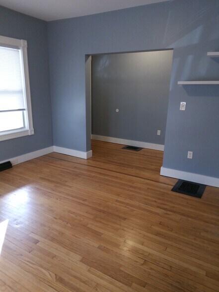 Building Photo - 13 2nd St