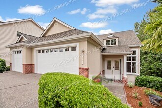 Building Photo - Like-New and HUGE 5-Bedroom Home in Prime Bellevue Location!!