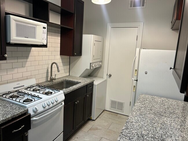 Building Photo - 137 S Batavia Ave