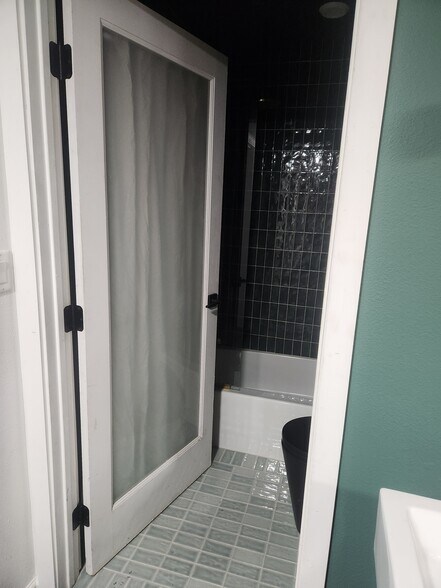 Building Photo - 435 S Virgil Ave