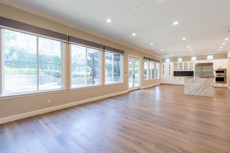 Building Photo - 6 Heather