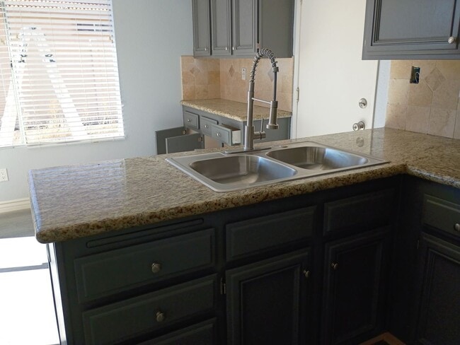 Building Photo - MOVE-IN -READY