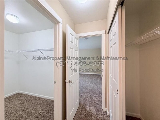 Building Photo - 5758 NE Damsel Dr