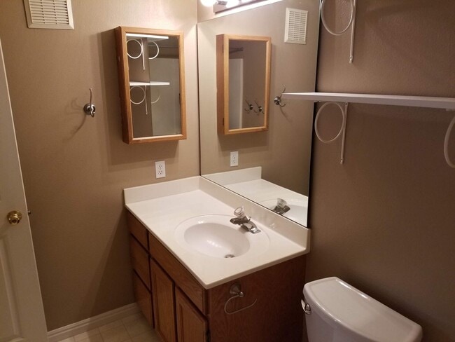 Building Photo - 3 Bed, 2 Bath in Orem - with pool access!