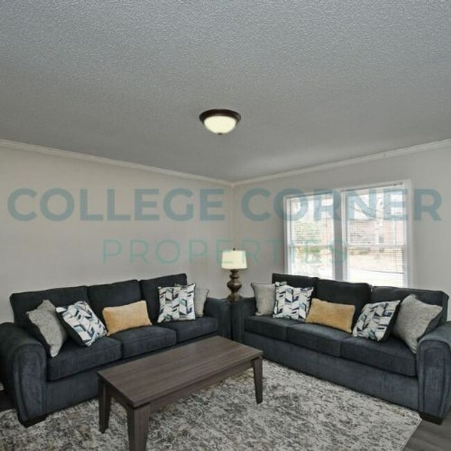Building Photo - 1400 Brookwood Dr