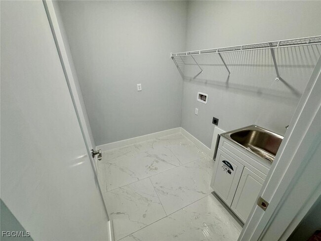 Building Photo - 2027 NW 16th Pl