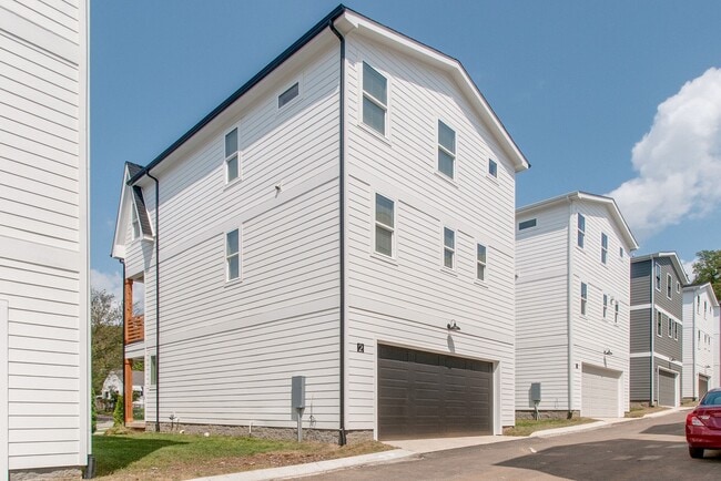 Building Photo - 530 Edwin St