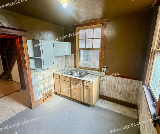 Building Photo - Single-family home for sale