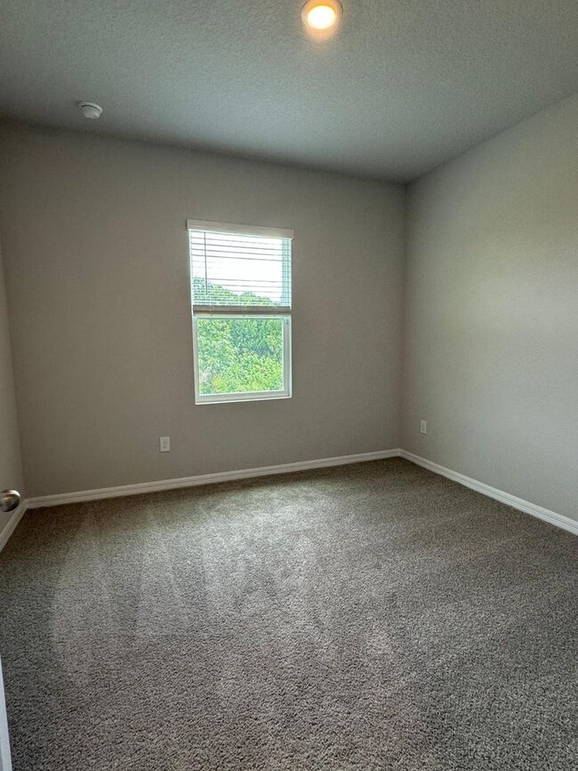 Building Photo - BRAND NEW TOWNHOUSE  3 BEDROOM 2.5 BATHROO...