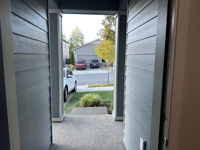 Building Photo - 8921 170th St NE