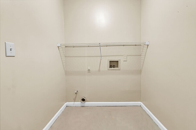 Building Photo - Completely Refreshed 3 Bedroom 2 Bathroom ...