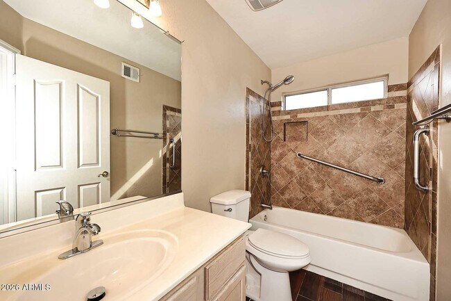 Building Photo - 4591 W Oakland St