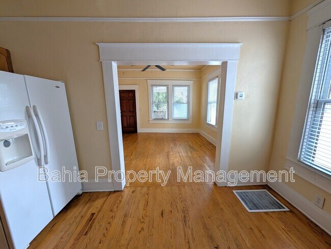 Building Photo - 103 S Westland Ave