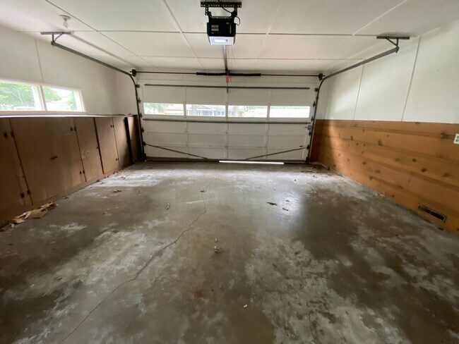 Building Photo - 3 Bed 3 Bath Home