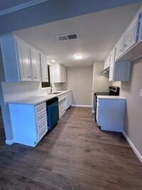 Building Photo - 921 S Valentine Dr