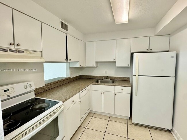 Building Photo - 4800 NW 79th Ave