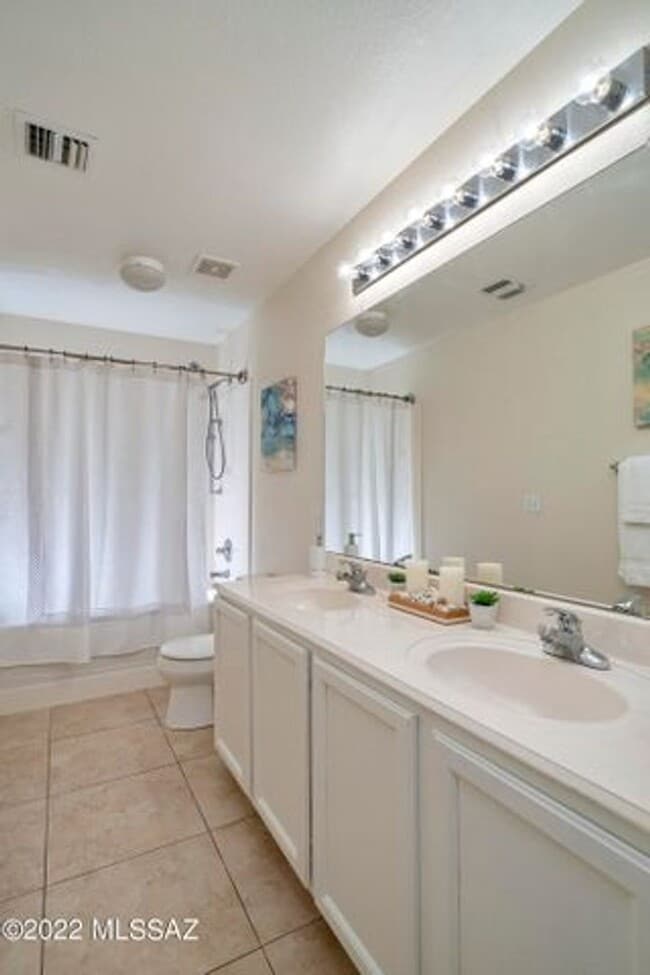 Building Photo - Sharp 3 Bedroom Northwest Home with Pool in Popular Cañada Hills