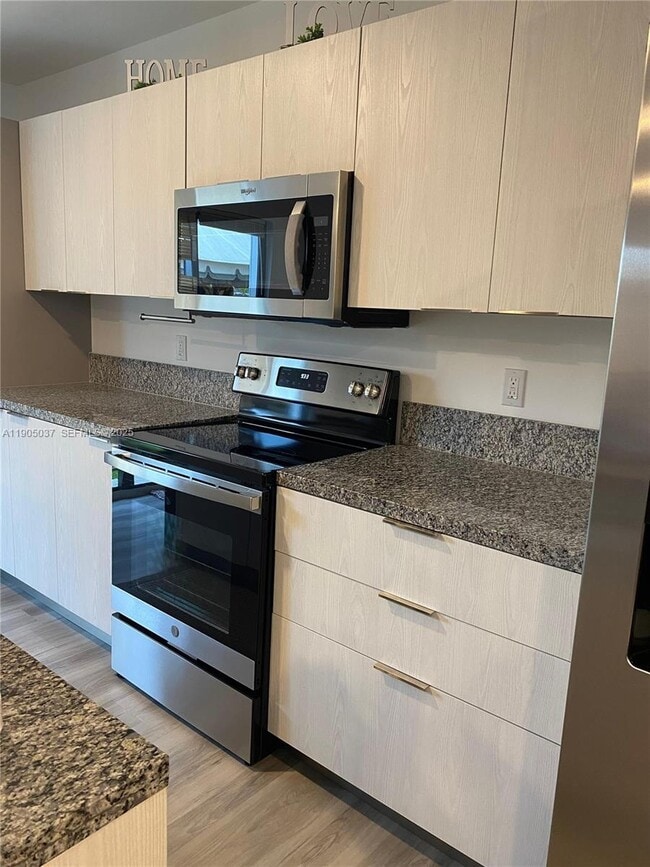 Building Photo - 916 NW 8th St