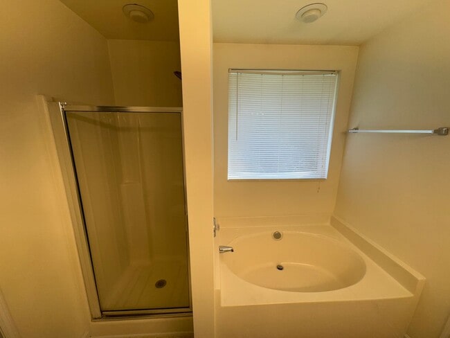 Building Photo - 6644 Sequoia Hills Dr