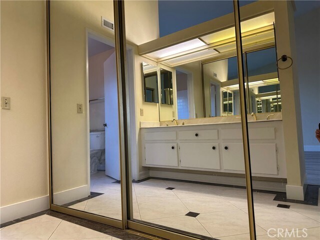 Building Photo - 2124 Wildwood Ct